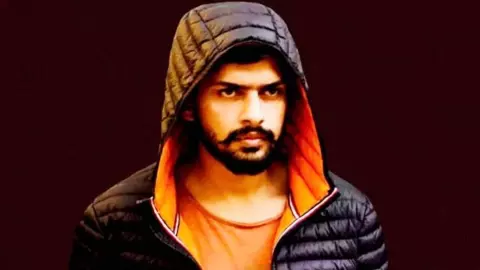 Lawrence Bishnoi Gang: लॉरेंस बिश्नोई का काला चिट्ठा, कैसे जेल में बैठे-बैठे चला रहा अपनी गैंग, आइये समझते हैं Lawrence Bishnoi Gang: लॉरेंस बिश्नोई का काला चिट्ठा, कैसे जेल में बैठे-बैठे चला रहा अपनी गैंग, आइये समझते हैं