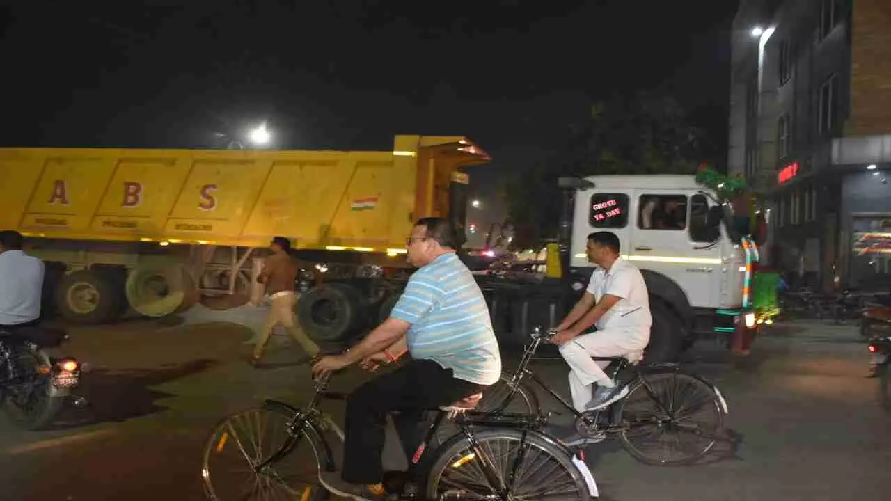 Etah SSP on bicycle