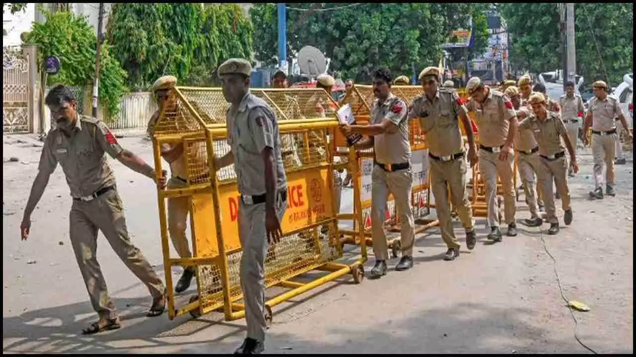 Lucknow Crime: लखनऊ में कल से धरना प्रदर्शन बैन, धारा 163 लागू, उल्लंघन पर होगी कार्रवाई