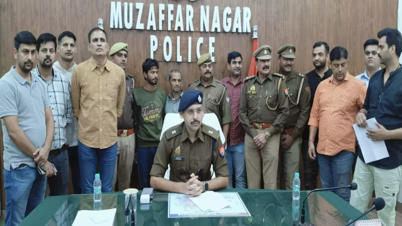 Muzaffarnagar News: तमंचा फैक्ट्री पर पुलिस की रेड, हथियारों का जखीरा बरामद, दो अभियुक्त गिरफ्तार