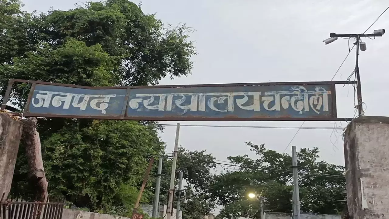 Chandauli News: स्वास्थ्य कर्मियों के खिलाफ हुआ मुकदमा दर्ज, जानिए क्यों