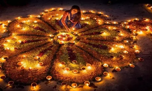 Dev Deepawali 2024 Rangoli: घर में इस तरह मनाएं देव दिवाली, इन रंगोली डिजाइन से खिल उठेगा घर-आंगन