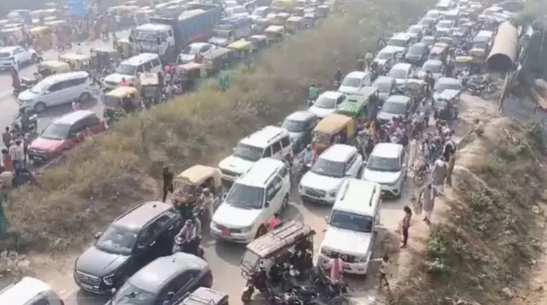 Patna Traffic Jam: कार्तिक पूर्णिमा पर पटना में ट्रैफिक व्यवस्था ध्वस्त, पूरा शहर हुआ जाम