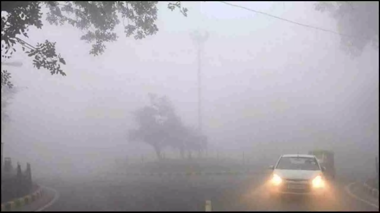 Aaj ka Mausam : यूपी में ठंड ने दी दस्तक, इन जिलों में छाया घना कोहरा, जानिए आज कैसा रहेगा मौसम?