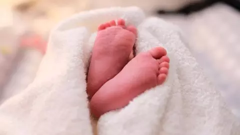 Know when the newborn baby died, what was the main reason for death