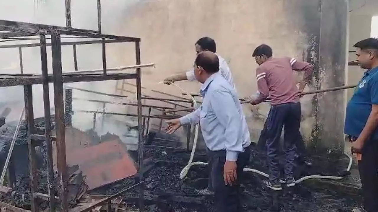 Fire broke out on the fourth floor of the school, goods worth lakhs burnt to ashes