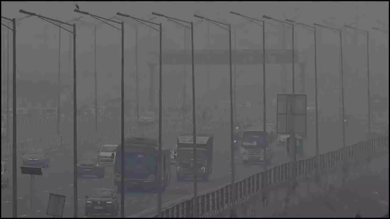 Air Pollution : दिल्ली में प्रदूषण हुआ खतरनाक, सरकारी कार्यालयों के समय में किया गया बदलाव