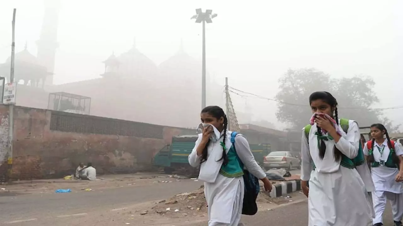 In view of pollution and fog, all schools are closed till further orders, all boards from class one to twelve There will be a holiday for students of class 12