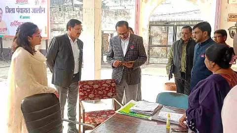 Jalaun News: जालौन में कमिश्नर का एक दिवसीय दौरा, अफसरों व जनप्रतिनिधियों के साथ की समीक्षा बैठक Jalaun News: जालौन में कमिश्नर का एक दिवसीय दौरा, अफसरों व जनप्रतिनिधियों के साथ की समीक्षा बैठक