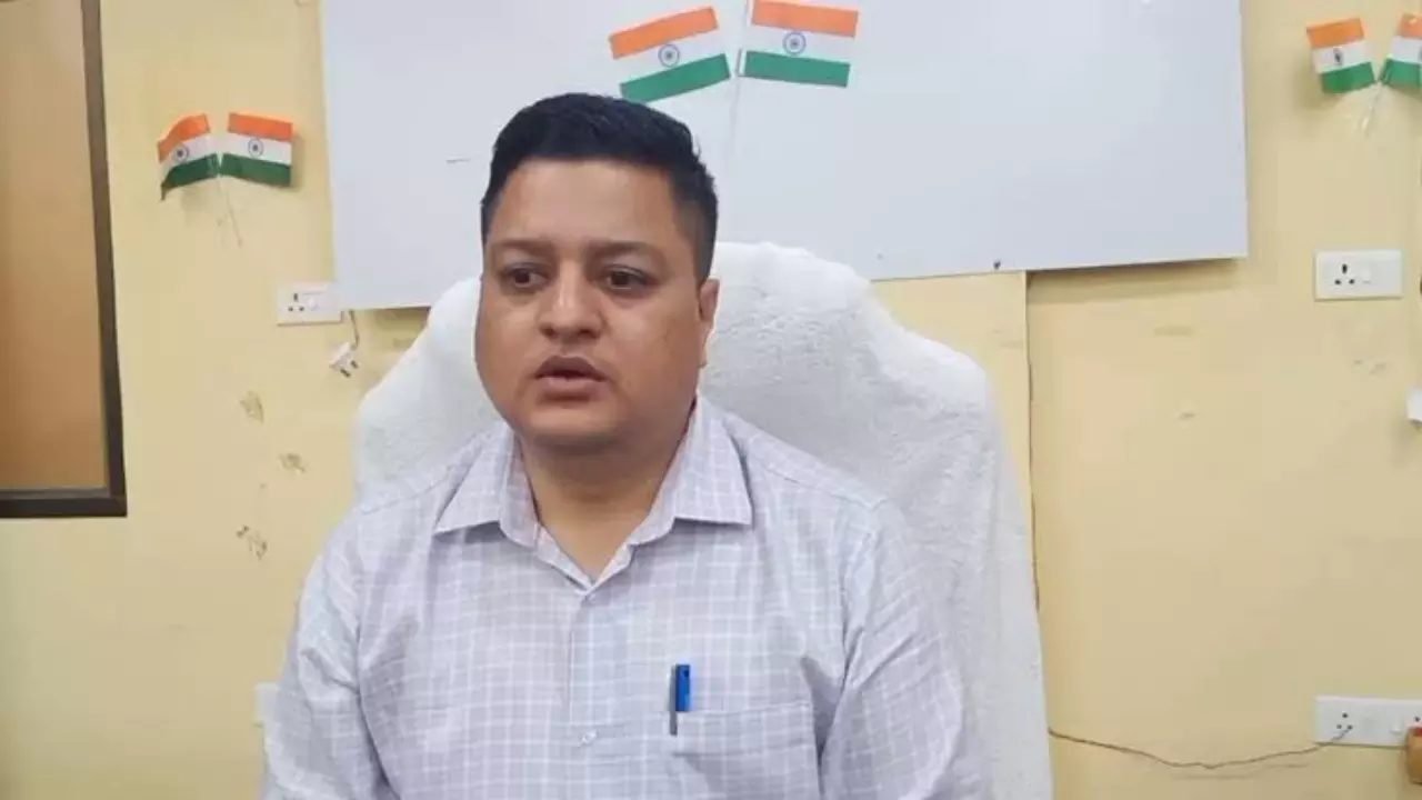 Chandauli News: डीएम एसपी की कार्यवाही से मचा हड़कंप, जानिए चार आदतन अपराधियों पर किस तरह की हुई कार्रवाई