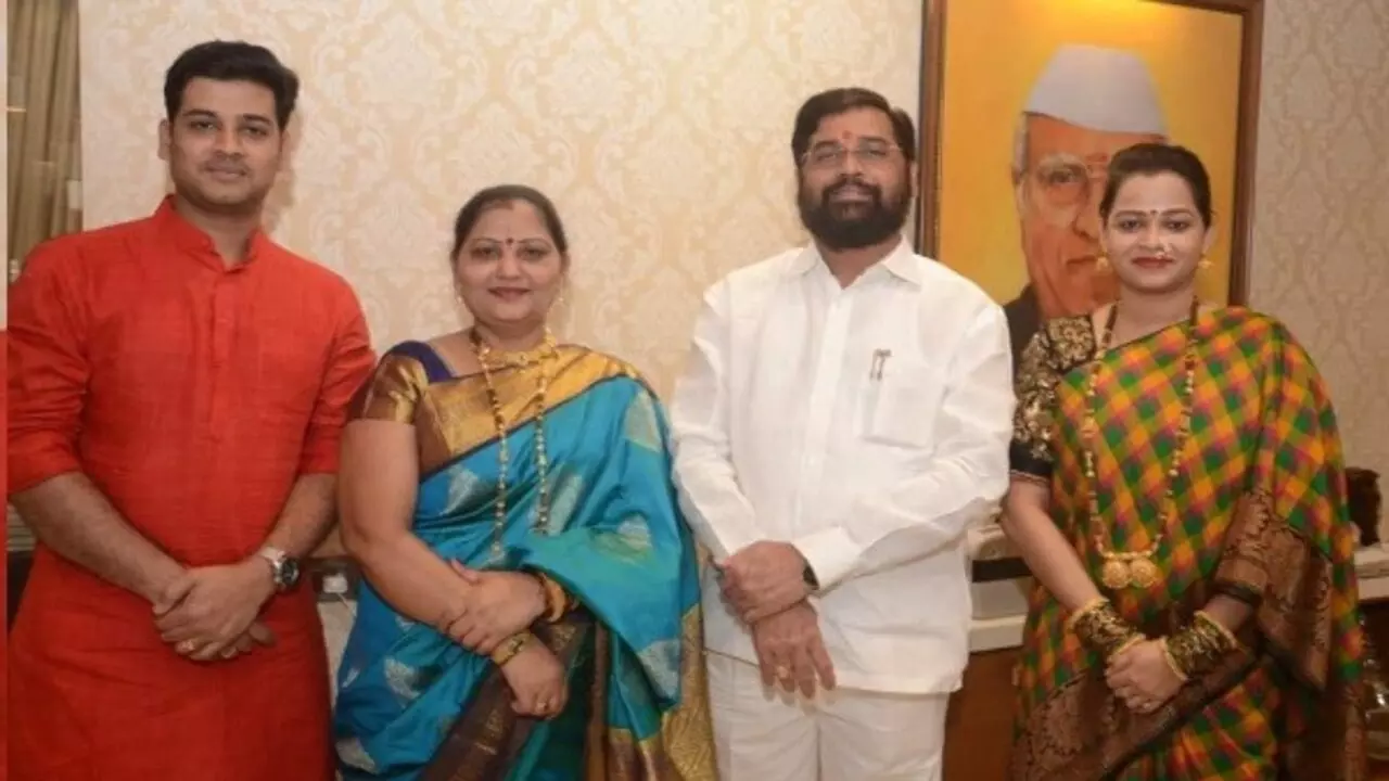 Eknath Shinde Family: ऐसा है एकनाथ शिंदे का परिवार, जानें कौन क्या करता है