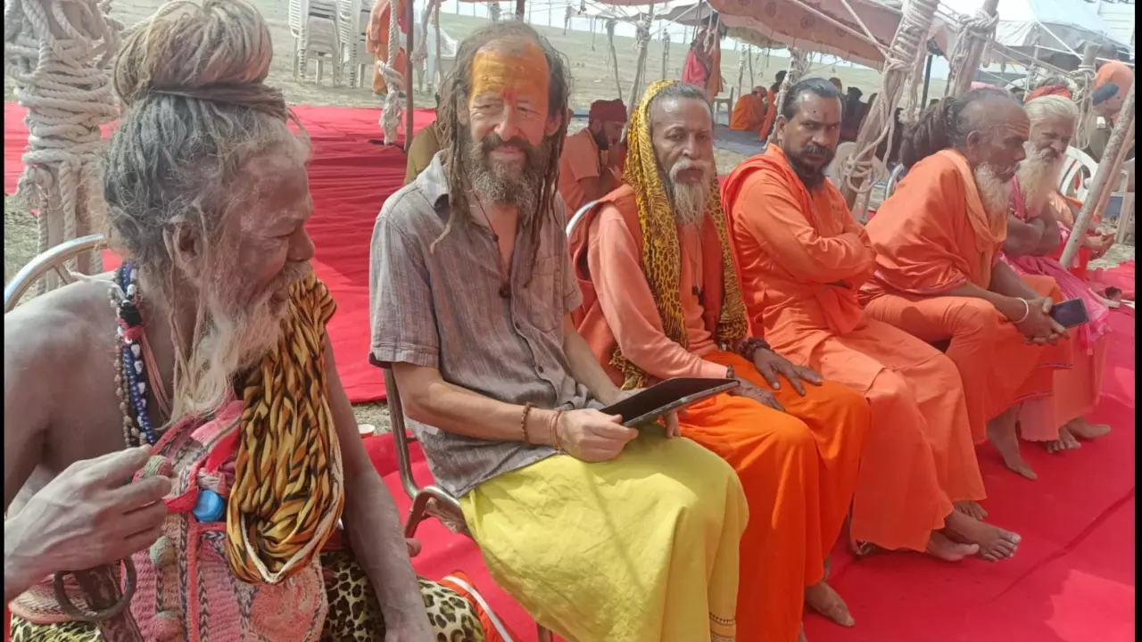 Kumbh 2025: गणित के फ्रांसीसी प्रोफेसर बन गये जूना अखाड़े के संत ब्रूनो गिरी, आस्था के महाकुंभ का एक असर ऐसा भी