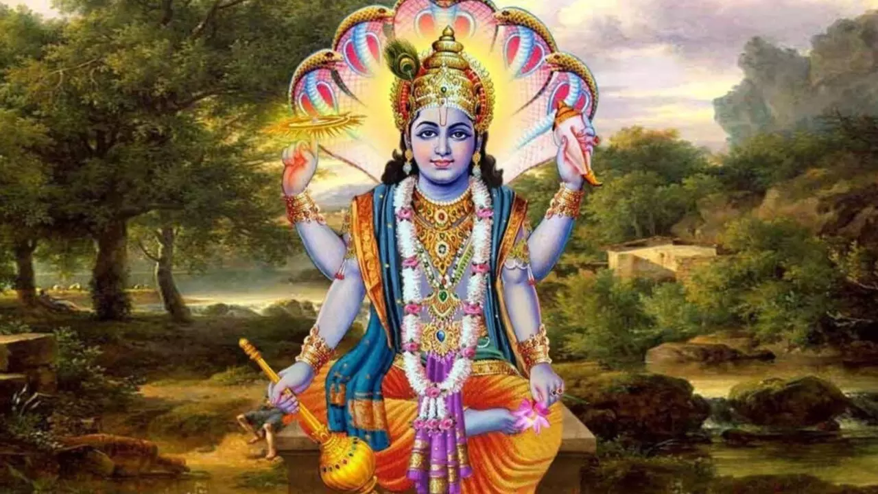 Ekadashi Mantra: धन-समृद्धि के लिए एकादशी व्रत के दिन जरूर करें इन प्रभावशाली मंत्रों का जाप