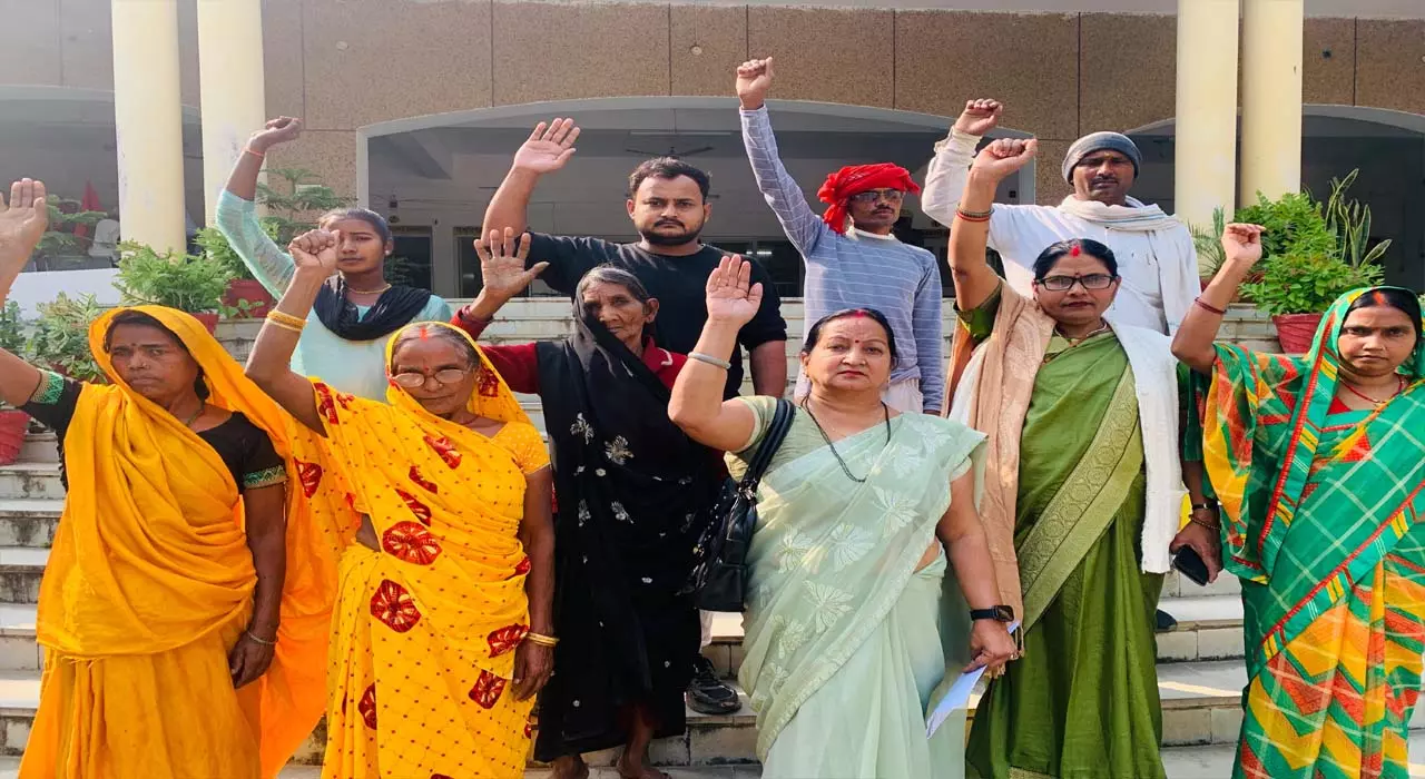 Women Congressmen demonstrate to raise voice, check eligibility of all beneficiaries of collective marriage