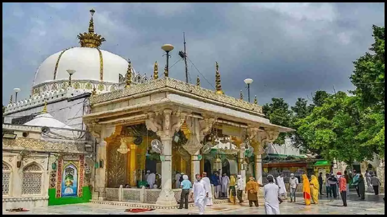 Azmer Dargah : संभल में मस्जिद के बाद अब अजमेर दरगाह का होगा सर्वे? कोर्ट ने सभी पक्षों को भेजा नोटिस