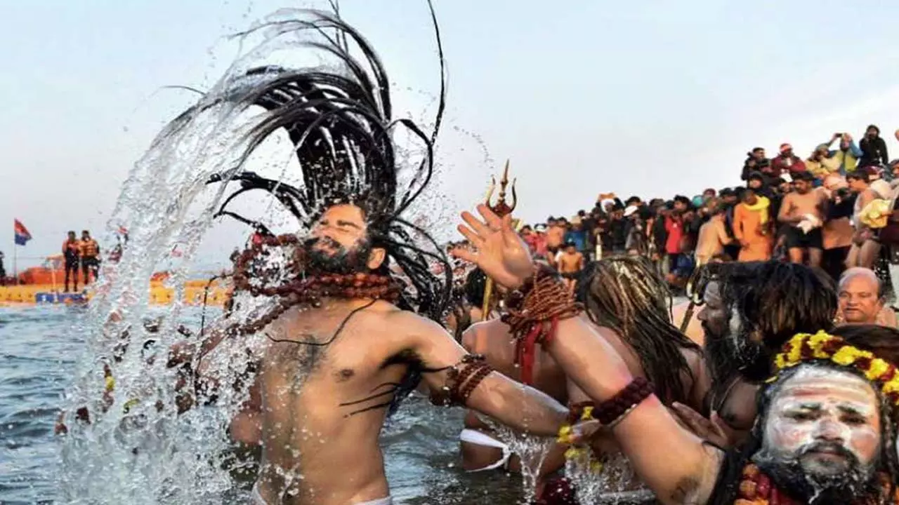 Kumbh 2025: महाकुम्भ में श्रद्धालुओं की देखभाल करेंगे एम्स और आर्मी के स्पेशलिस्ट डॉक्टर, 24 घंटे रहेगी तैनाती