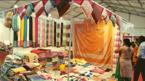 रामगढ़ताल के समीप चंपा देवी पार्क मैदान में 30 नवंबर से 14 दिसंबर तक खादी एवं ग्रामोद्योग प्रदर्शनी (प्रतीकात्मक तस्वीर) : Photo- Newstrack रामगढ़ताल के समीप चंपा देवी पार्क मैदान में 30 नवंबर से 14 दिसंबर तक खादी एवं ग्रामोद्योग प्रदर्शनी (प्रतीकात्मक तस्वीर) : Photo- Newstrack