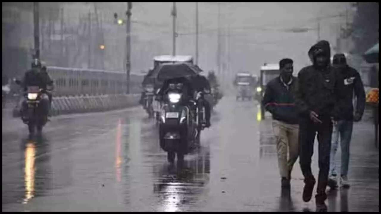 Aaj ka Mausam : यूपी में तेजी से बदलेगा मौसम का मिजाज, इन हिस्सों में बारिश से बढ़ेगी ठिठुरन, रहें तैयार