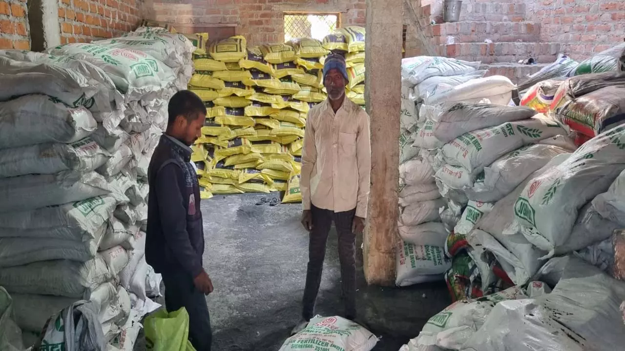 Raid action conducted on fake manure kept for sale, teams set about capturing entire network