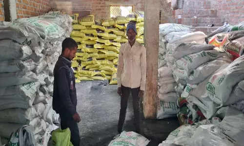 Raid action conducted on fake manure kept for sale, teams set about capturing entire network