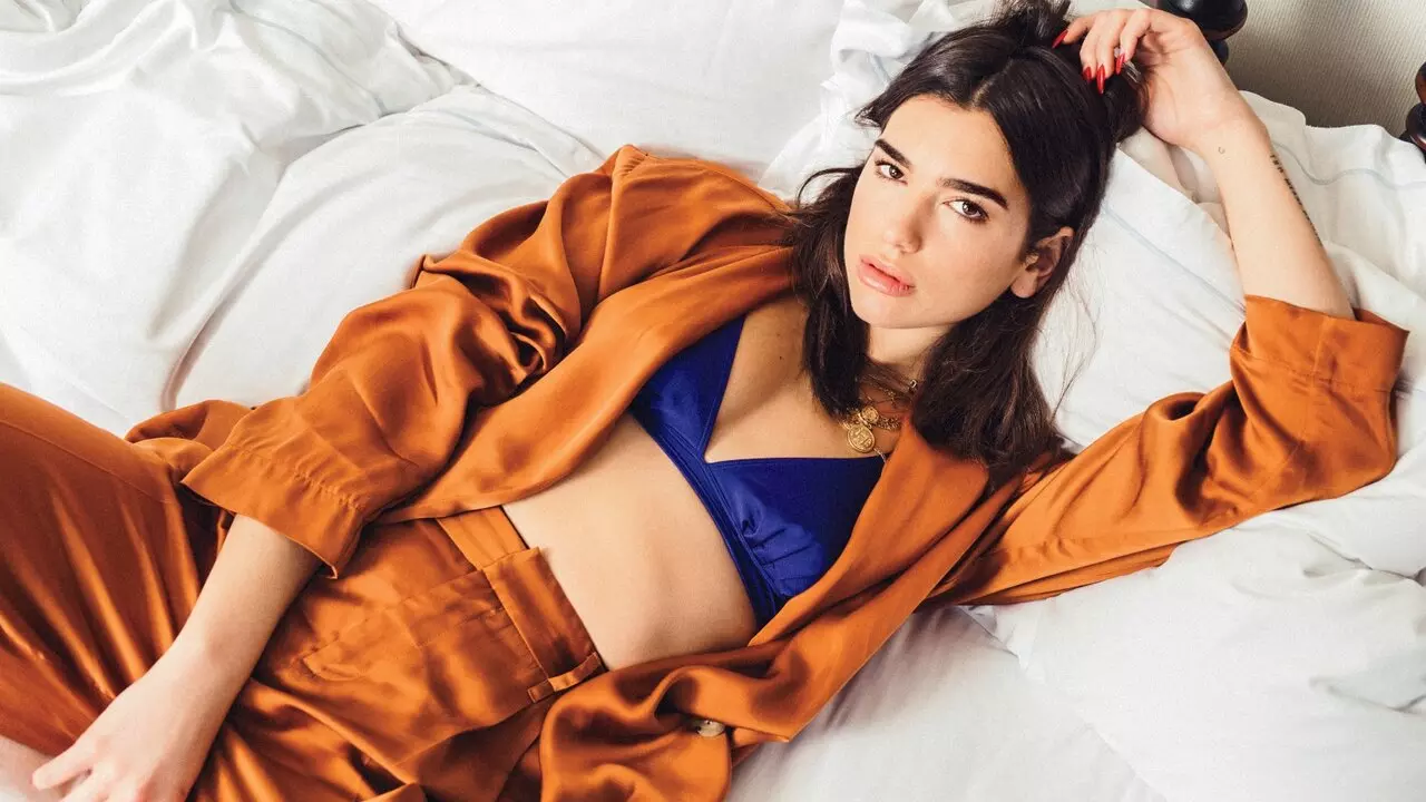 Dua Lipa Net Worth: पॉप सिंगर ने मुंबई में मचाया धमाल, जानें कितनी अमीर हैं दुआ लीपा