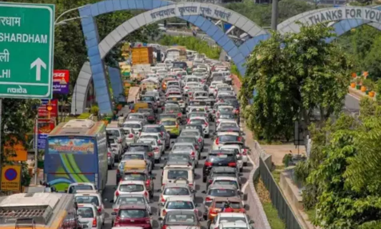 Noida-Delhi Border Traffic Jaam