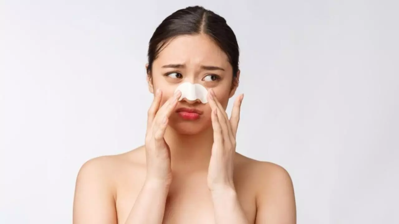 Blackheads Ke Gharelu Upay: जिद्दी ब्लैकहेड्स से हैं परेशान? ट्राई करें ये सस्ते घरेलू उपाय