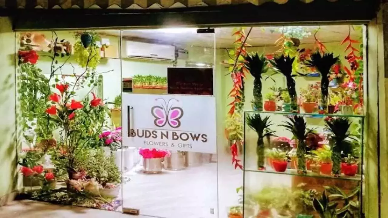 Lucknow Flowers Shops