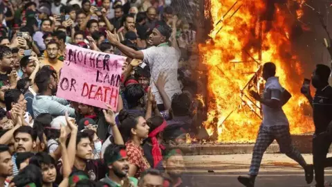 Bangladesh Anti Hindu Violence: इस देश में संपत्तियों और मंदिरों पर आ गई आफत, कहां जाएं माटी के लोग Bangladesh Anti Hindu Violence: इस देश में संपत्तियों और मंदिरों पर आ गई आफत, कहां जाएं माटी के लोग
