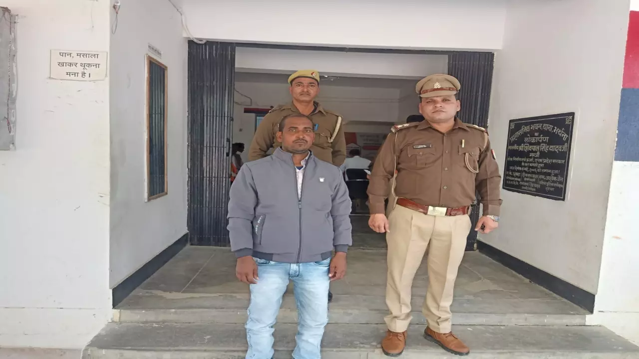 Police arrested accused fighting at wedding in Bharthana Police Station Etawah mai crime ki khabar