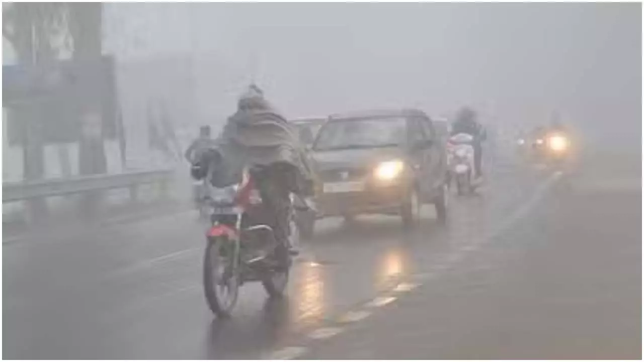 Aaj Ka Mausam : यूपी में अगले 36 घंटे में बदलेगा मौसम, बारिश और तेज हवा से बढ़ेगी गलन, जानिए अपने शहर का हाल?