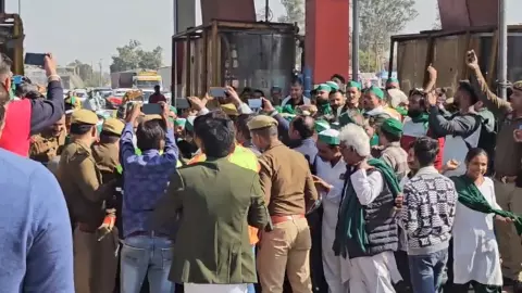 Hapur News: नोएडा जा रहें किसानों की पुलिस सें हुई नोकझोंक, हाइवे किया जाम