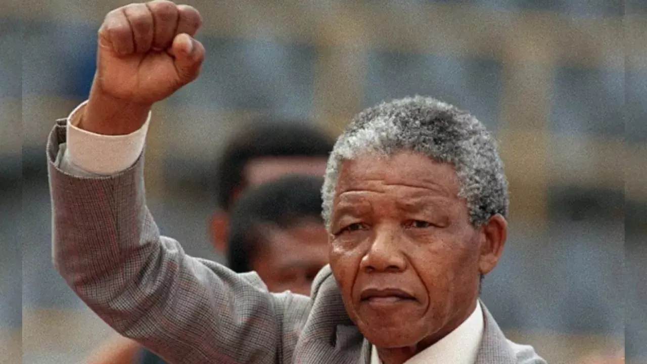 Nelson Mandela Death Anniversary: नेल्सन मंडेला: स्वतंत्रता और मानवाधिकारों का प्रतीक