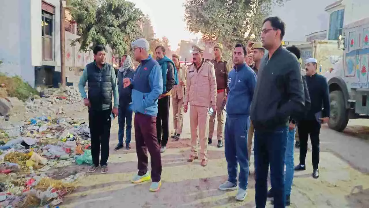 Baghpat News: बागपत में डीएम और एसपी का औचक निरीक्षण, नागरिकों की सुरक्षा और सुविधा सुनिश्चित करने पर जोर