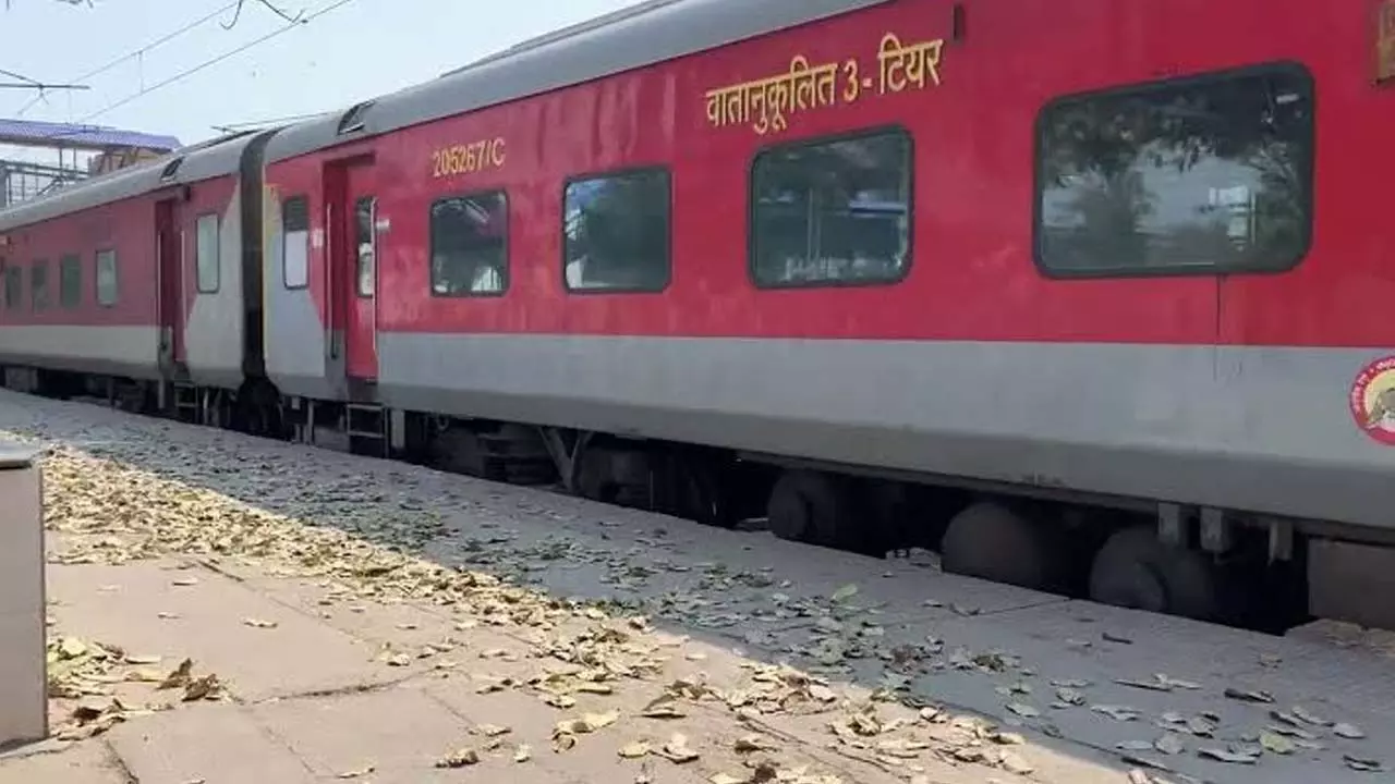 Swarnjayanti Express starts from Hatia to Delhi