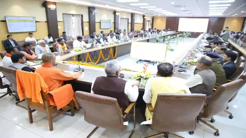 CM reaches Prayagraj to review preparations for Mahakumbh Meeting with officials CM reaches Prayagraj to review preparations for Mahakumbh Meeting with officials