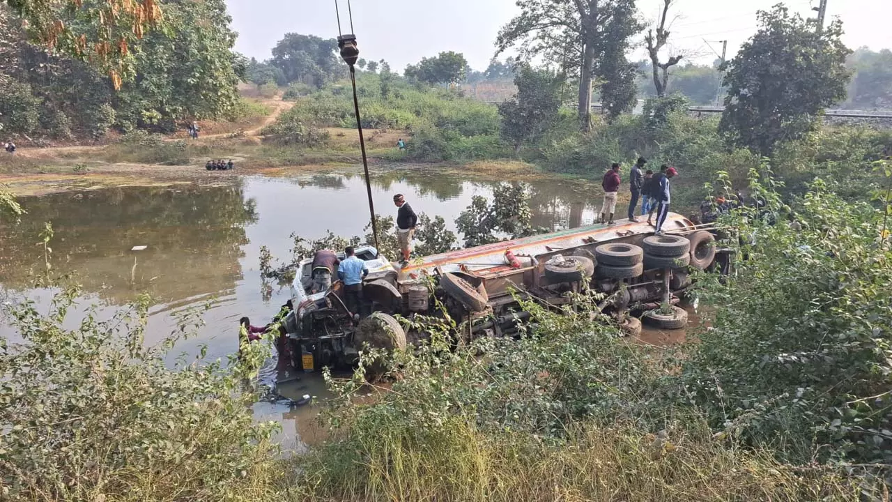 Rust of Jaddojahad fought for 18 hours to save driver trapped in giri tanker in ditch, hours lasting rescue operation