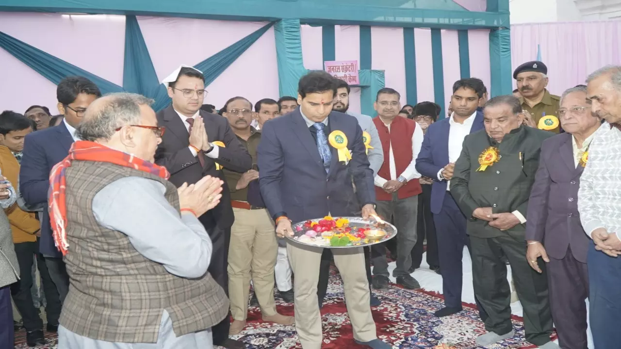 DM Avnish Kumar Rai and SSP Sanjay Kumar Verma inaugurated Etawah Exhibition UP news in hindi