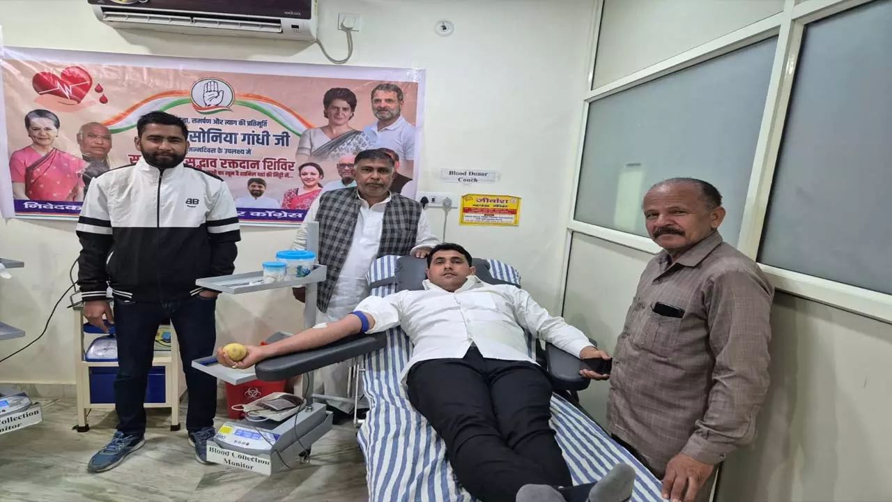 Congressmen donate blood on former Congress president Sonia Gandhis birthday, give message of goodwill