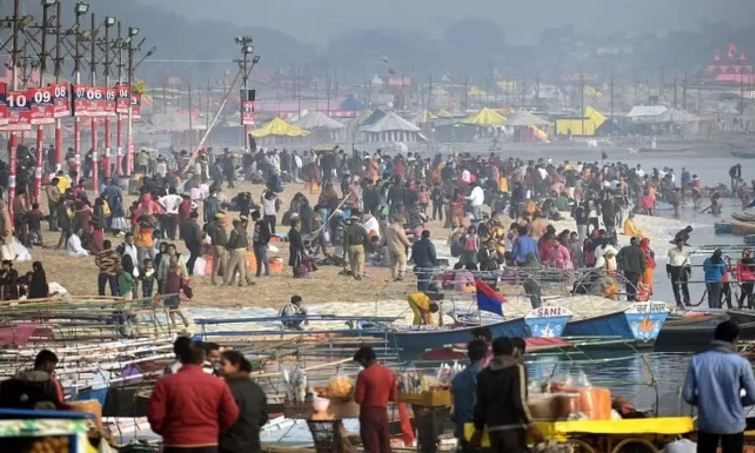 Maha Kumbh 2025: मेला क्षेत्र में आने वाले श्रद्धालुओं को वितरित किए जाएंगे रिस्ट बैंड, की जा सकेगी यात्री की ट्रैकिंग