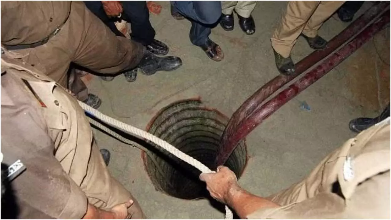 Dausa Borewell Accident : 36 घंटे से बोरवेल में फंसा 5 वर्षीय आर्यन मीणा, अब सुरंग से बच्चे तक पहुंचने की कोशिश