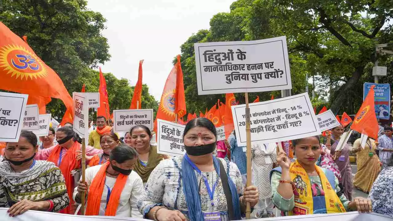 Bangladesh Hindu: बांग्लादेश के खिलाफ खुलकर उतरा संघ, हिंदुओं की रक्षा के लिए दूसरा तरीका अपनाने का मोदी सरकार पर दबाव