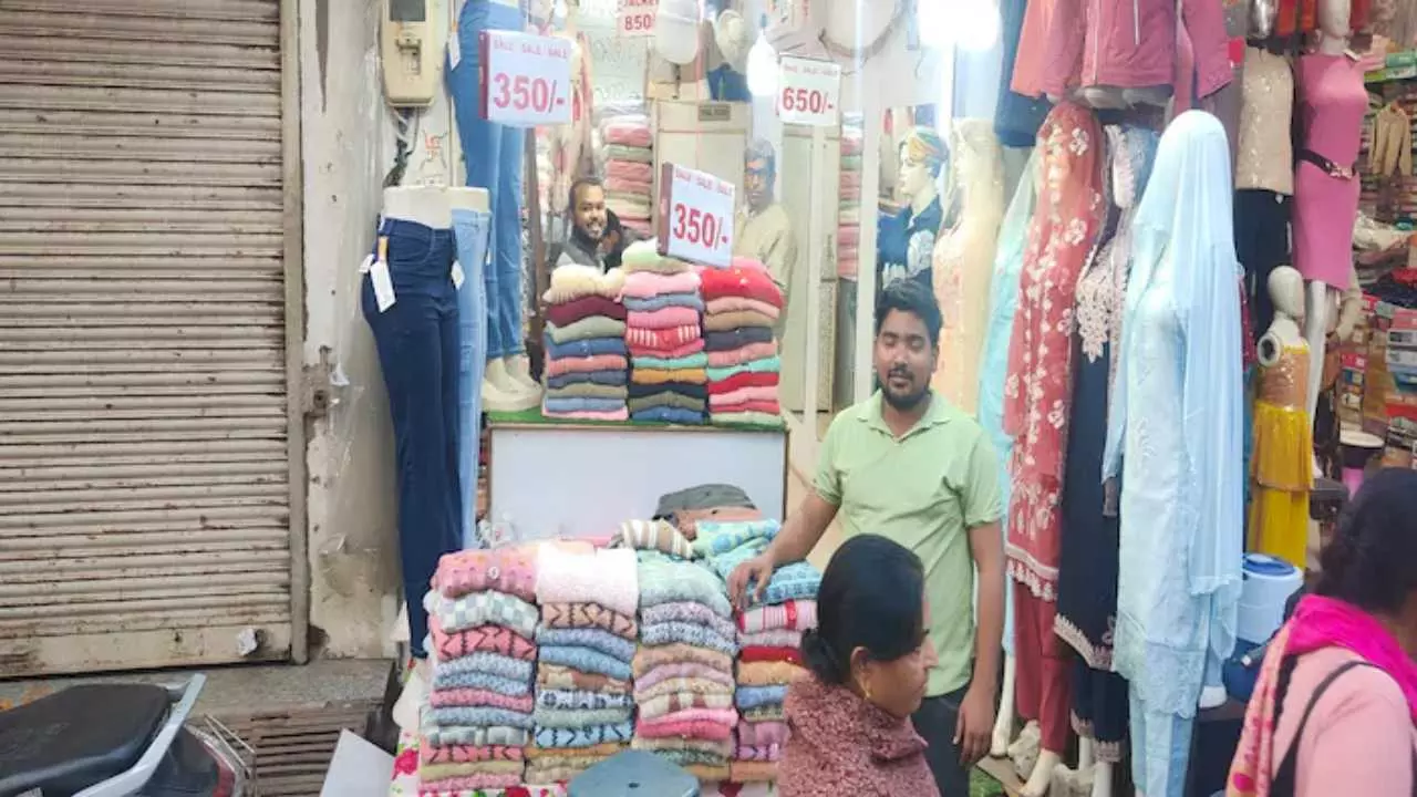 Woolen Sale in Agra