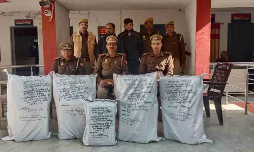 Deoria News: लखनऊ तथा रामपुर कारखाना पुलिस ने डेढ़ कुंटल गांजा के साथ दो तस्करों को पकड़ा