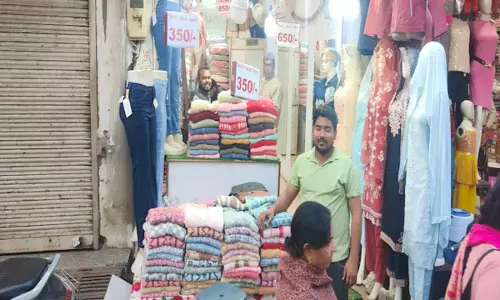 Woolen Sale in Agra