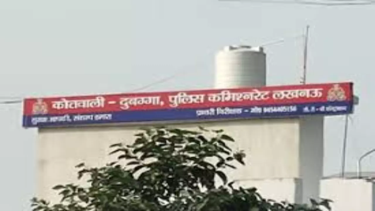 Lucknow Cylinder Blast landlord injured son died during treatment illegal warehouse Dubagga up ki khabar