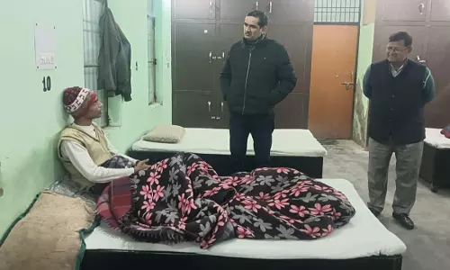 DM Chandra Prakash Singh field inspection Khurja shelter home in Bulandshahr news up ki khabar