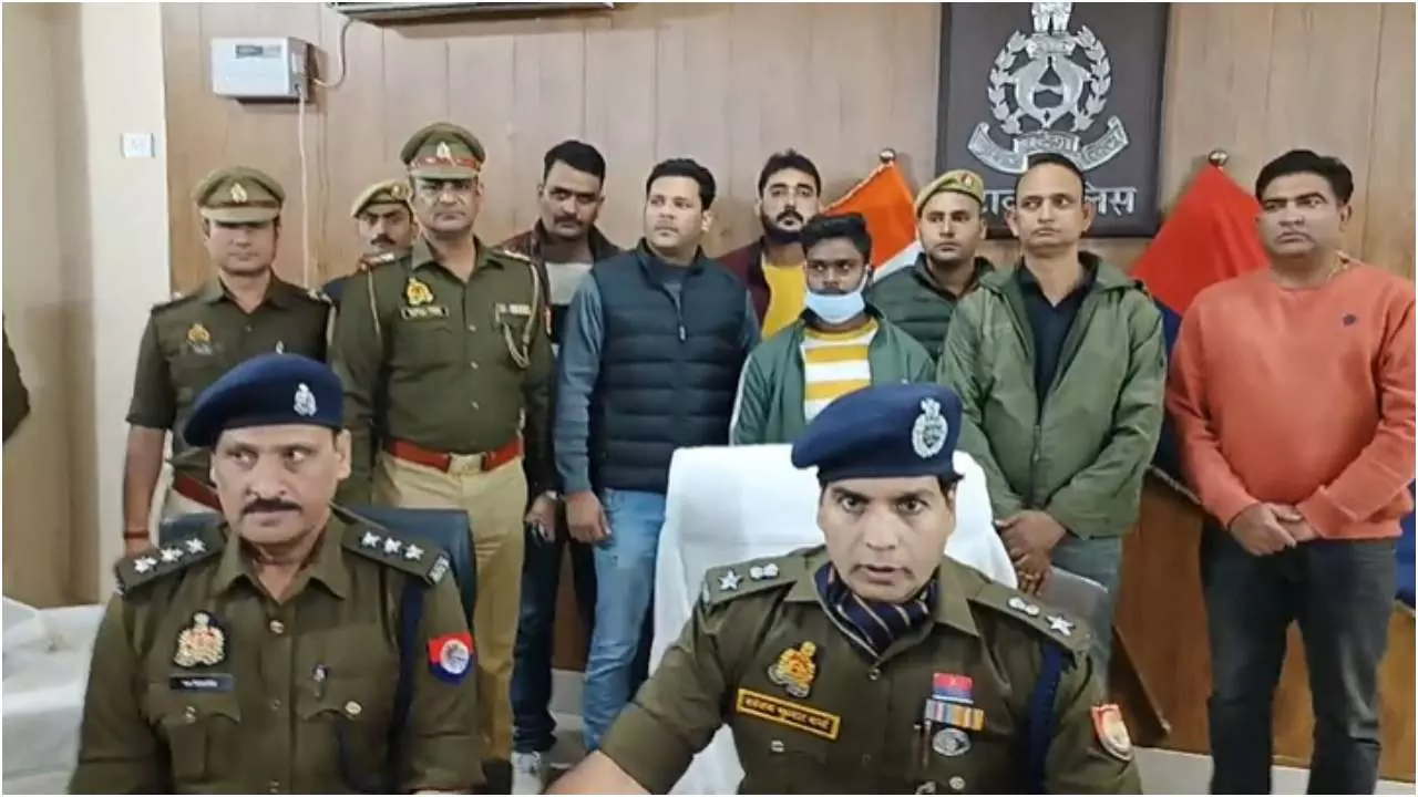 Etawah News : अवैध असलहों के साथ घूम रहा था युवक, पुलिस ने किया गिरफ्तार