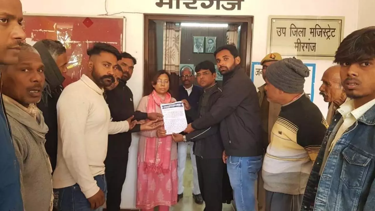 Mirgunj Assembly Constituency Chairman Dr. Satyendra Singh submits memorandum to SDM