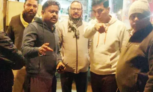 Jhansi News: ठंड में सो रहे 19 निराश्रित लोगों को रैन बसेरों में पहुंचाया गया, 12 पुरुष और 7 महिलाएं शामिल